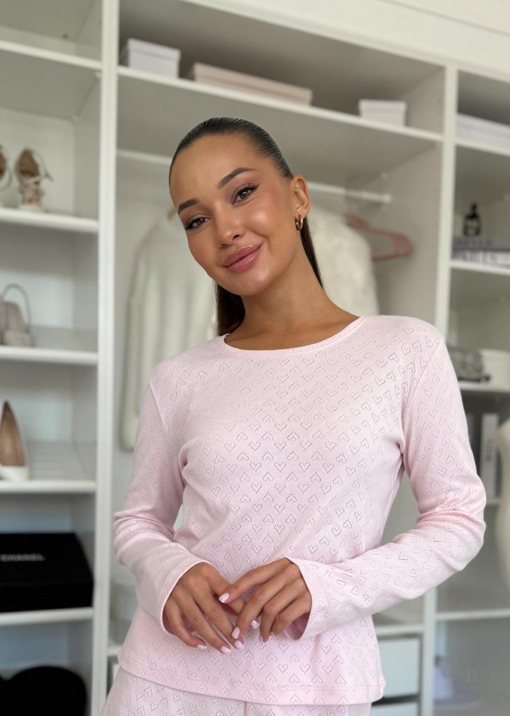 Як обрати та з чим носити Жіночий лонгслів Rose Amour, блідо-рожевий